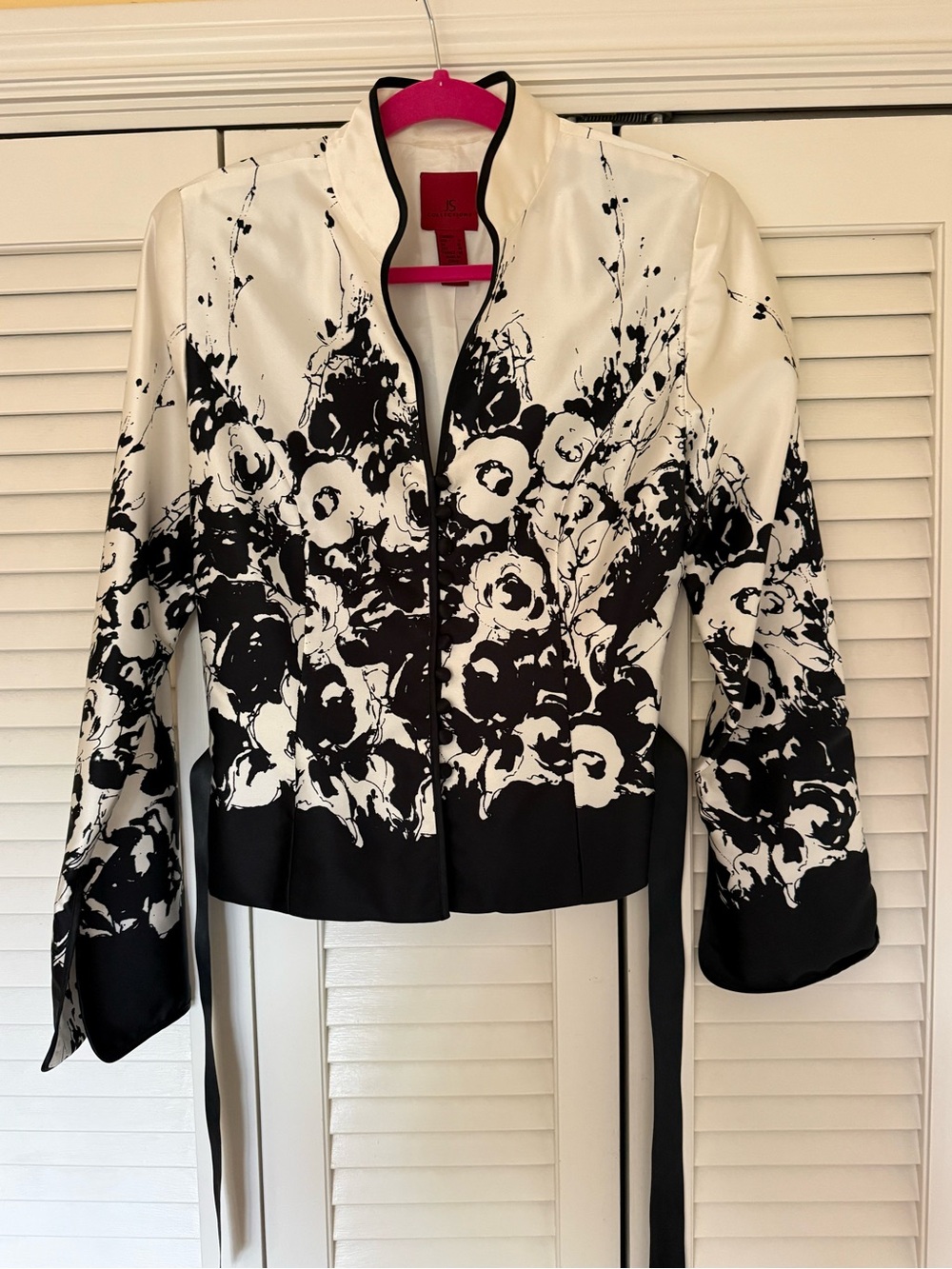 Women’s Black & White Floral button-Front Jacket
